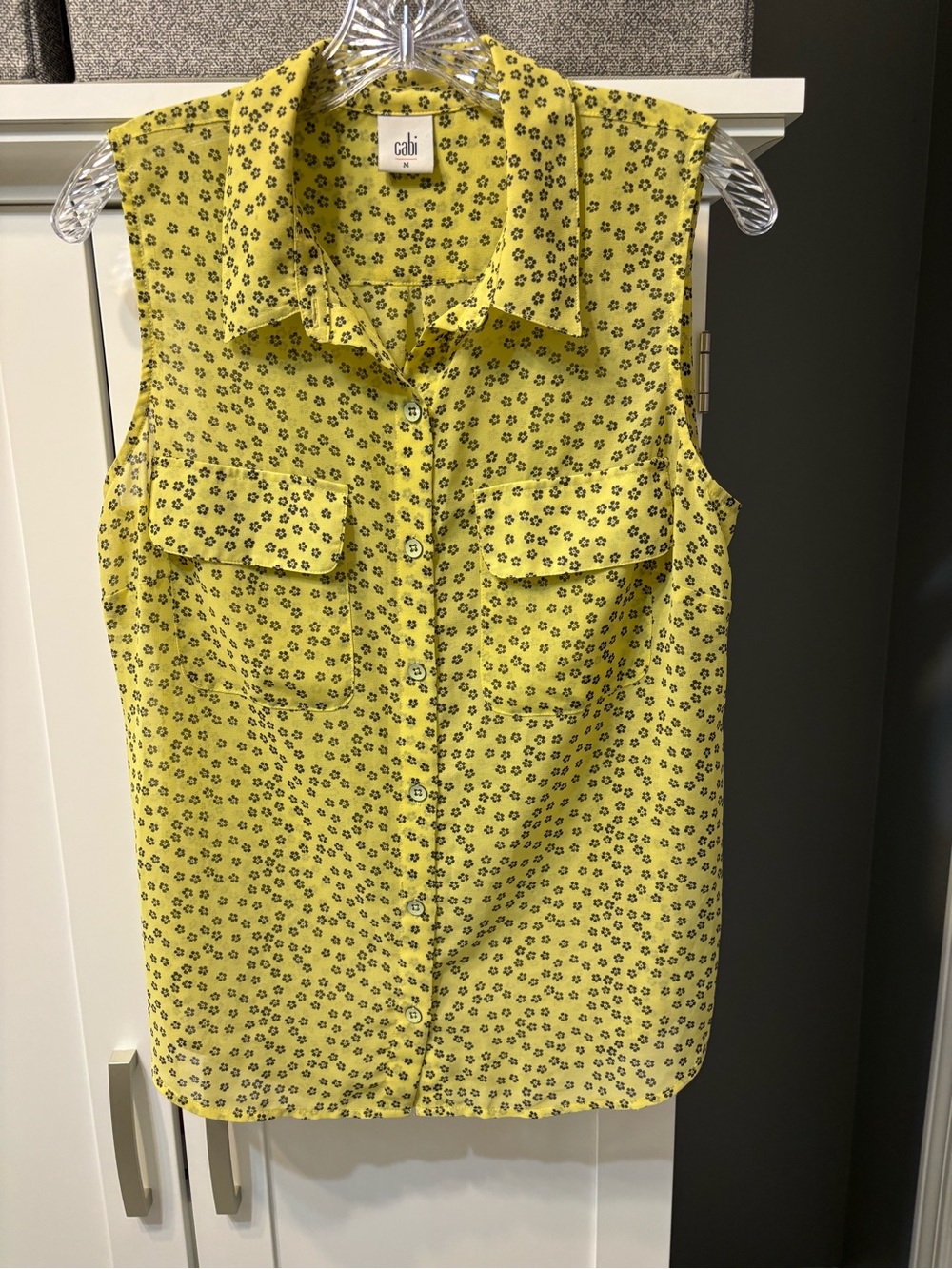 CAbi Viola Yellow Daisy Floral Sleeveless Button-Down Blouse Sz M NWOT Boho Chic